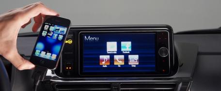 Panasonic: systÃ¨me Display-Audio compatible avec le MirrorLink de Toyota iQ